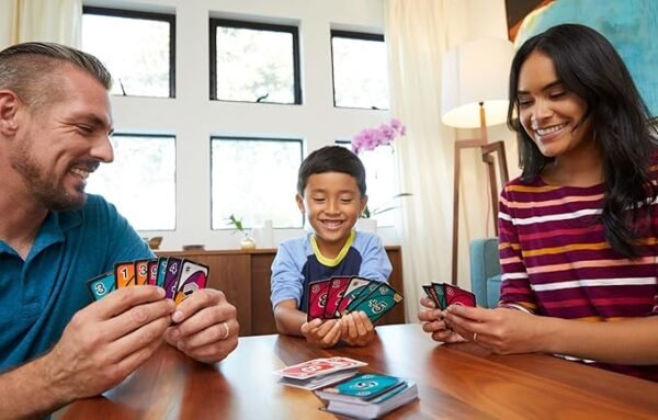UNO FLIP! – Juego de cartas familiar y competitivo
